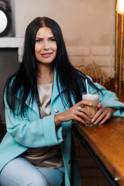 Kız ceket kahve ile