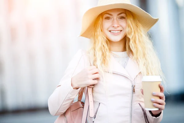 Model with coffee during day — Stock Photo, Image