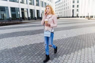 Şehir kahve ile kız