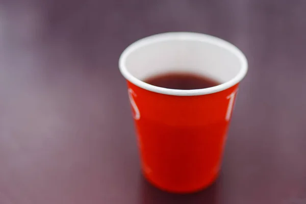 Zdjęcie z czerwonego papieru szkła z herbaty — Zdjęcie stockowe