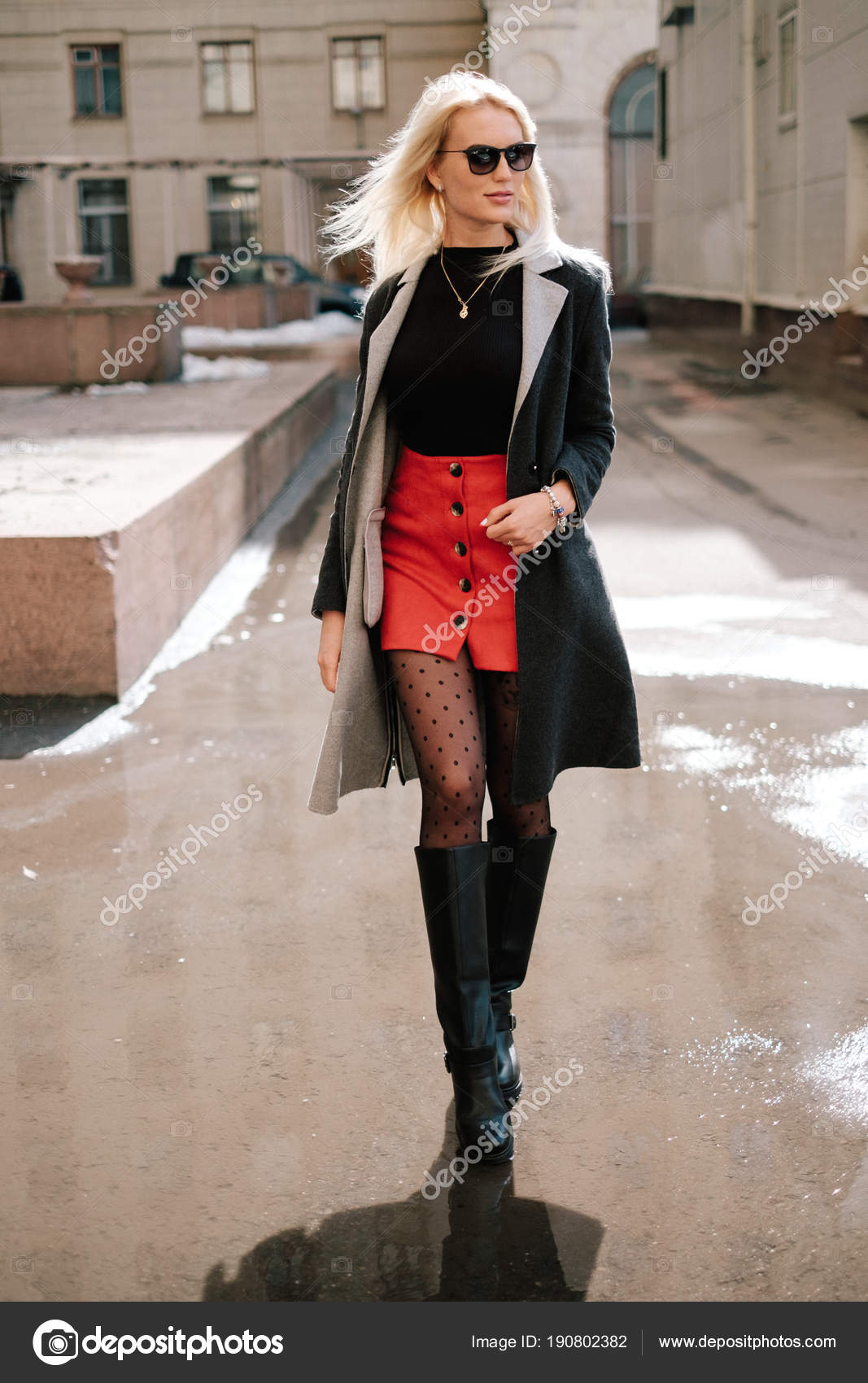 Люди с татухами в одежде и без (14 фото)