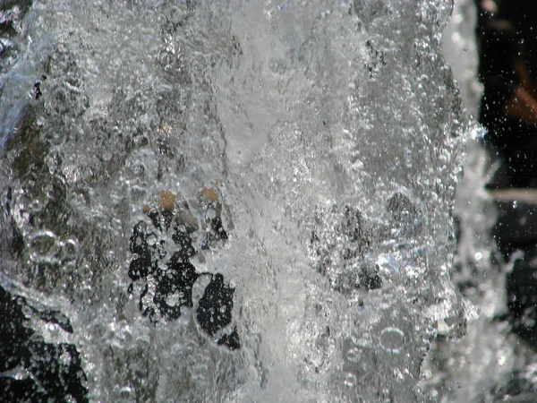 Fontaine dans le parc municipal — Photo