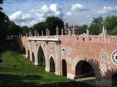 Moskova 'daki Tsaritsyno parkında bir köprü