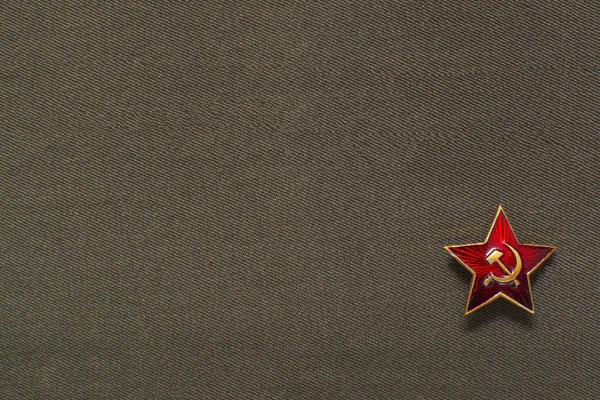 Estrela soviética militar com martelo e foice no fundo do tecido — Fotografia de Stock