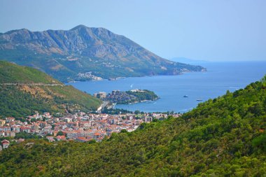 Budva kentine tepeden bakıldığında, Karadağ