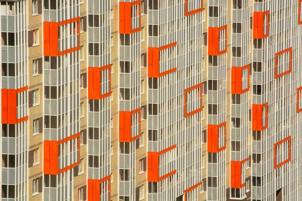 Modern multi-storey residential building on sunny day. New multicolored high-rise house. — Stock Photo, Image