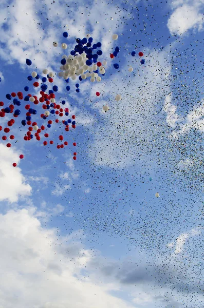 Globos y lentejuelas en el cielo — Foto de Stock