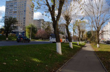 Sonbahar öğleden sonra şehir caddesi