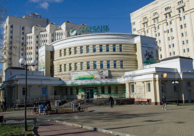 Vladimir, Rusya 20 Ekim 2018 Sberbank Merkez Şubesi Vladimir 'de Zafer Meydanı' nda