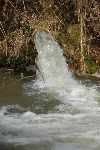 Tekoucí vody podzim — Stock fotografie