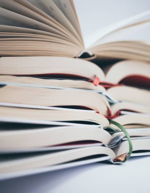 Kitaplar closeup yığını.