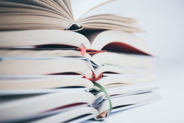 Kitaplar closeup yığını.