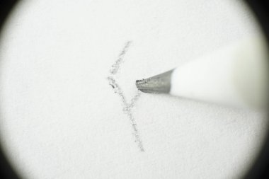 F harfi Macro kalemiyle yazılmış.