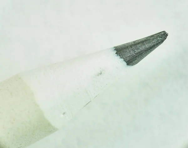 Beyaz Arkaplanda Kopya Boşluğu olan Beyaz Kalem. İzole edilmiş — Stok fotoğraf
