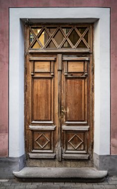 Eski ahşap kapı, Riga, Letonya eski kasaba