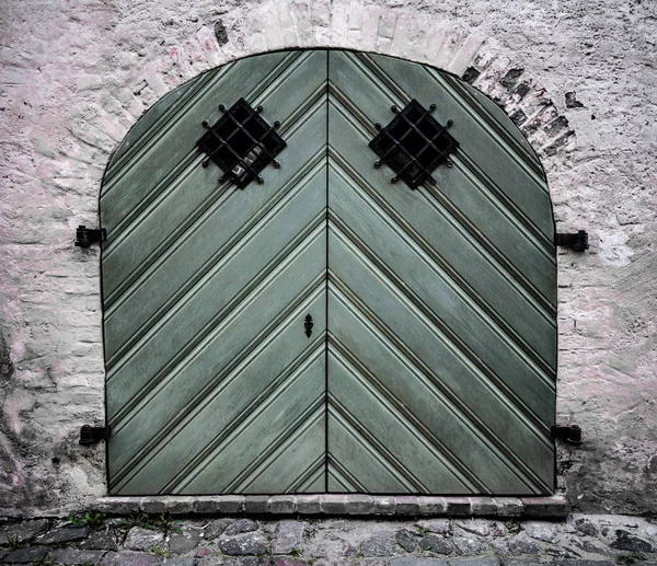 Vieille porte en bois, Riga, Lettonie vieille ville — Photo