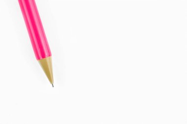 Renkli kalem arka planı. Beyaz arka planda renkli kalemler. İzole edilmiş