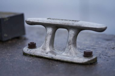 Gemiyi terk etmek için limana demirleyen çete..