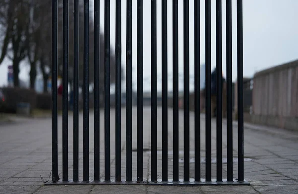 Iron wire fence closeup . Fence lattice texture background. Cloudy Sky — ストック写真