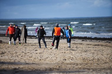 05-11-2018 Jurmala, Letonya Plajda Futbol Arkadaşları