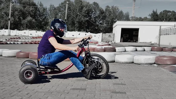 10.07.2019 -Riga, Latvia Young man riding electro motorcycle — Stock Photo, Image