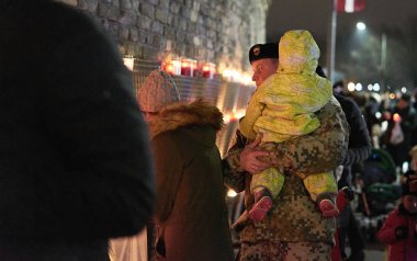 15-10-2019 Riga, Letonya. Elde tutulan mercan bebek