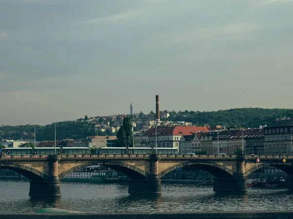 10-07-2018 Chech Republic, Prague Bridge in Prague under the river — 图库照片