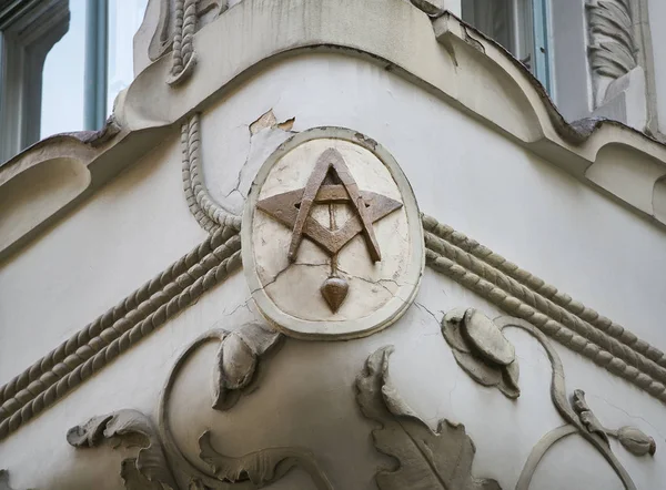 Détail symbole maçonnique sur pierre tombale du XIXe siècle — Photo