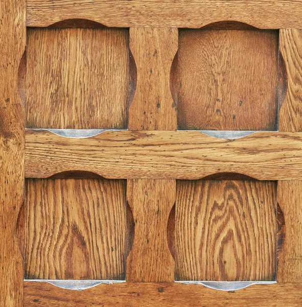 Текстура деревянной двери. Вы можете использовать его в качестве фона или текстуры для ваших проектов в графических программах дизайна — стоковое фото