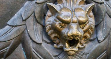 Door knocker with head of lion