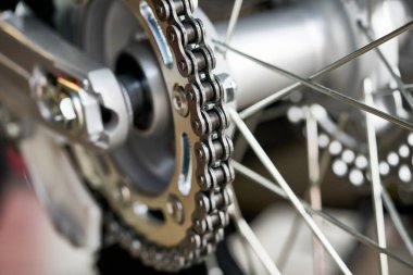 Motosiklet arka zincirinin bir ayrıntı.