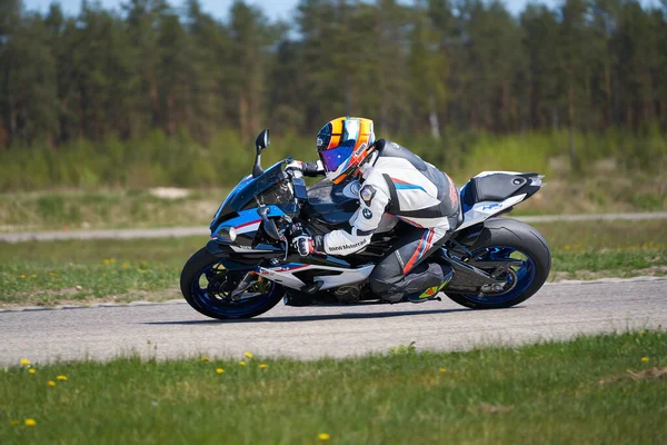 2020 Ropazi Latvia Young Man Riding Motorcycle Asphalt Road Curve — Stock Photo, Image