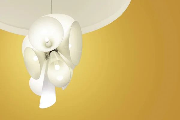 Parlak sarı arka planda modaya uygun bir edison lamba. Üst görünüm düz kopya alanı. Yaratıcı fikir konsepti, tasarım lambası, modern iç mekan. Işık, elektrik, arka planda lamba.