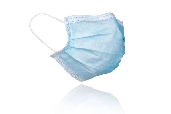 Gribe ve Corona virüsüne karşı korunmak için beyaz arka planda bulunan tıbbi maske ya da Covid-19 tüm dünyaya yayılıyor.