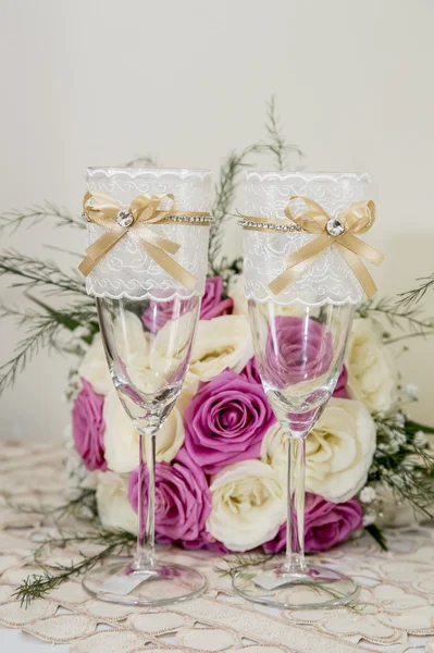 Gafas de boda y ramo —  Fotos de Stock