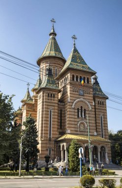 Timisoara, Romanya - 08 Eylül 2017: Zafer Meydanı'nda Timisoara 08 Eylül 2017 üzerinde bulunan Büyükşehir Katedrali.