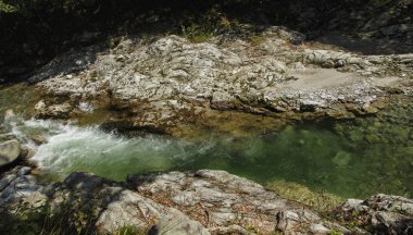Manzara Gilort Nehri'nin üst rotasında, Gorj, Romanya