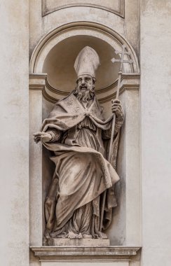 Roma, İtalya - 02 Aralık 2019: Saint Claude by Guglielmo-Antonio Grandjacquet Santi Claudio e Andrea dei Borgognoni Kilisesi cephesinde, İtalya