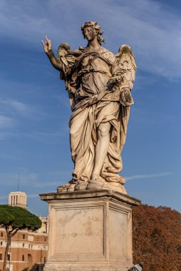 Roma, İtalya - 06 Aralık 2019: Roma, İtalya 'daki Saint Angelo Köprüsü heykelleri