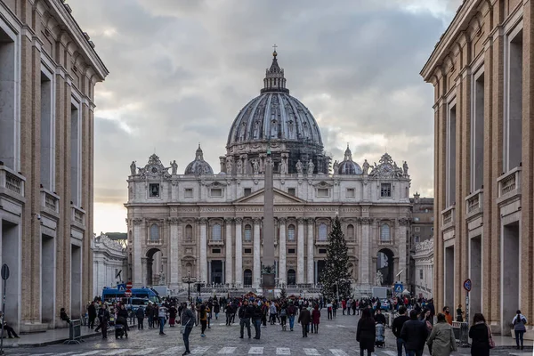 이탈리아 2019 이탈리아 로마에서 명소인 바티칸 베드로 대성당 — 스톡 사진