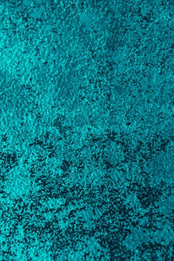 Paslı metal duvar, pasla kaplı eski demir levha çok renkli dikey arkaplan dokusu..