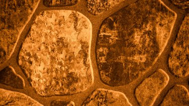 Çatlamış bir taştan bir duvar parçası. Duvar taşı arkaplanı.