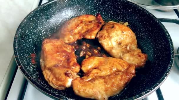 Chicken eggs boil in water. Pan with the product on a gas stove. Cooking, prepare — Stock Video