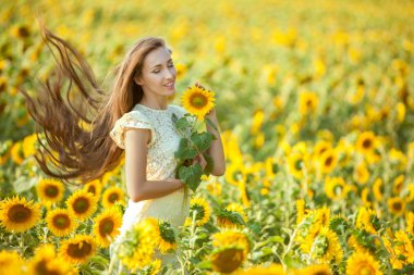 Kadın bir rahatlama alanı alır..
