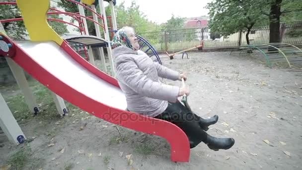 Old woman is riding on a roller coaster. — Stock Video