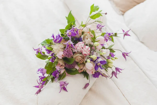 Buquê brilhante de flores . — Fotografia de Stock