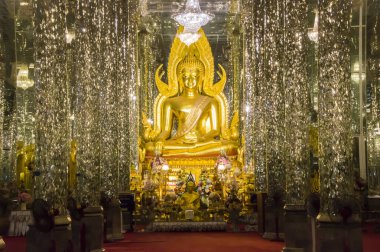 Katedral camlar, tapınak Tayland altın buddha heykeli
