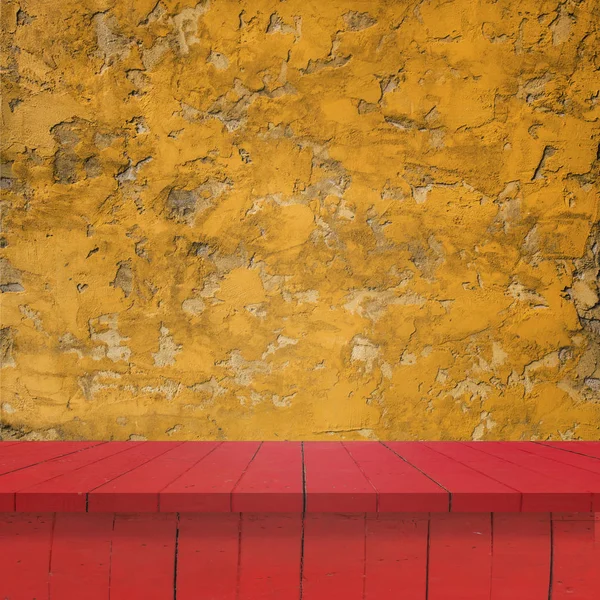 Prateleiras ou mesa de madeira superior vazia no backgro de parede de tijolo amarelo velho — Fotografia de Stock