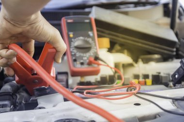 Otomatik mekanik elektrik yalak ju ile şarj bir bataryadan