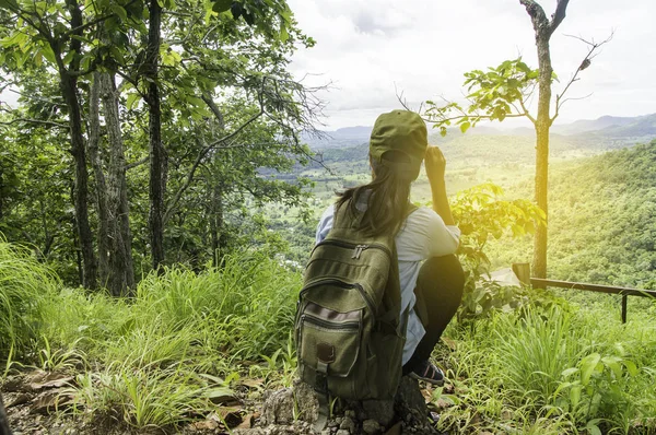 Young Woman Traveler with backpack relaxing outdoor with waterfa — Stock Photo, Image